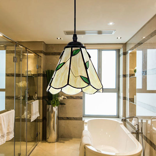 Tiffany-Style Stained Glass Pendant Lamp With Leaf Pattern - Silver/Black