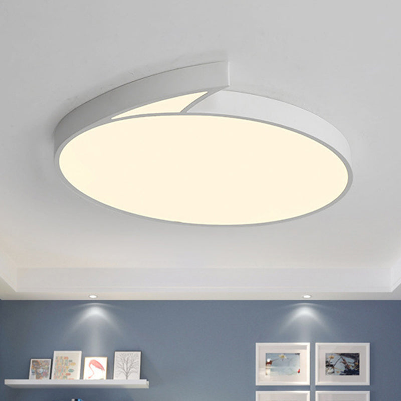 Modern Round Flush-Mount Ceiling Light - Black/White 18/21.5 Led Acrylic Flushmount With Fin Detail