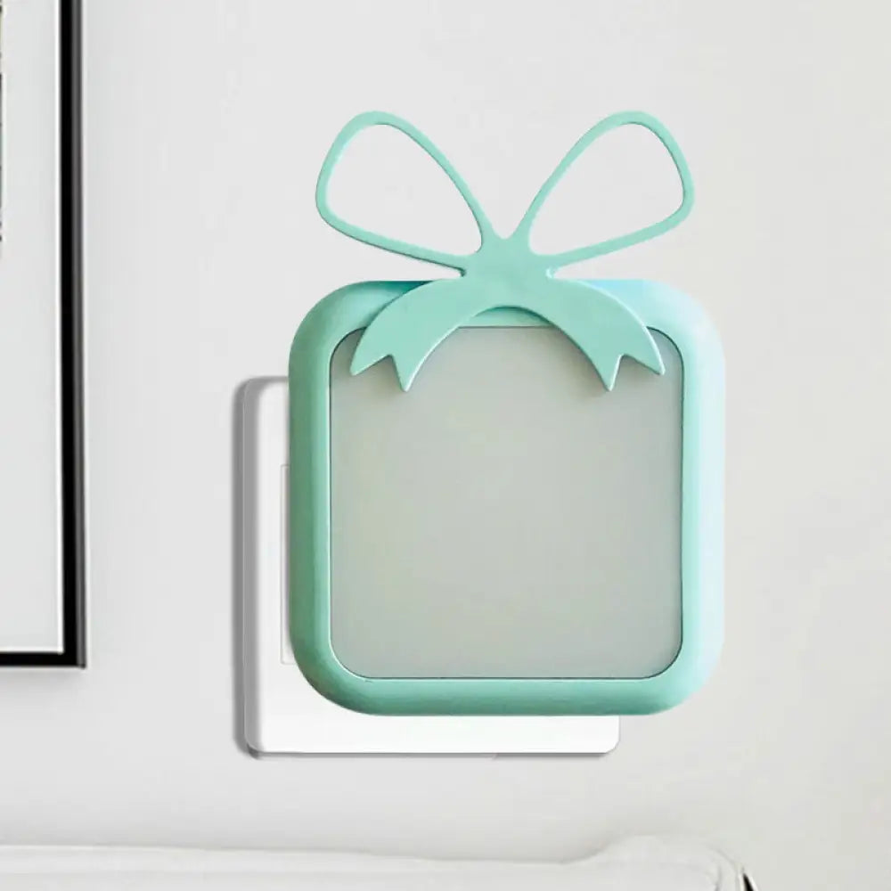 Childrens Light-Sensing Night Light - Gift-Shape Blue/Pink Plug-In Led Wall Lamp For Bedroom Blue