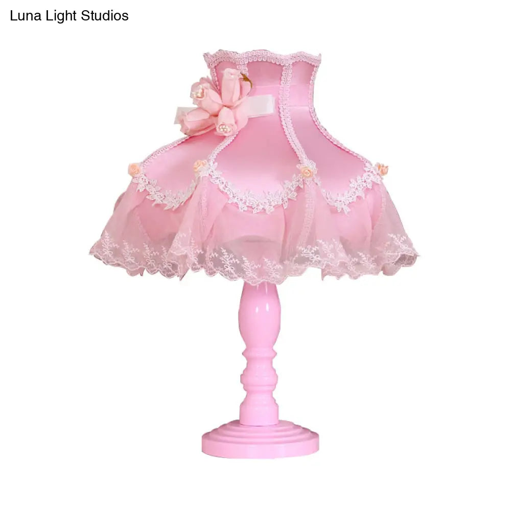 Lace Edge 1-Light Girls Bedroom Nightstand Lamp In Pink With Rose Decor - Kids Table Lighting
