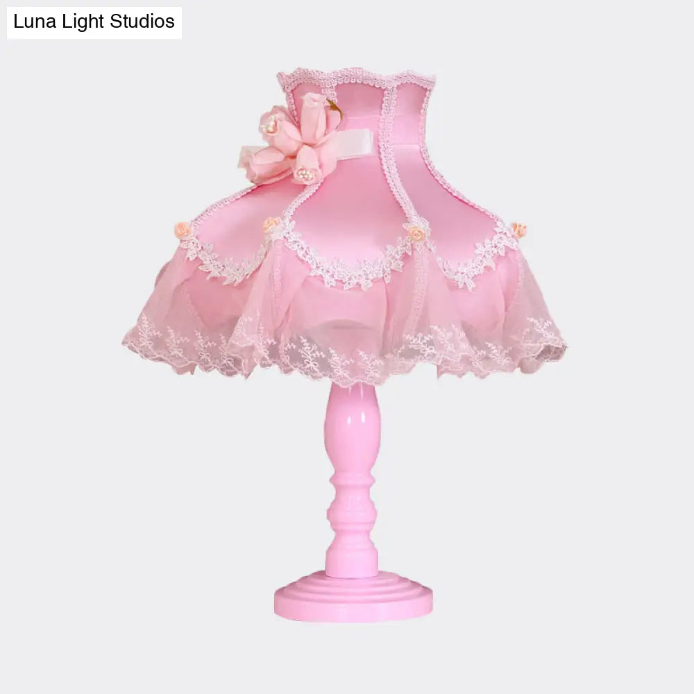 Lace Edge 1-Light Girls Bedroom Nightstand Lamp In Pink With Rose Decor - Kids Table Lighting