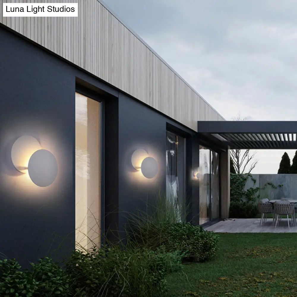 Minimalist Circle Led Wall Sconce Light In Metallic White For Balcony Or Mount