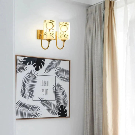 Mur de fond de salon nordique simple tout en cuivre