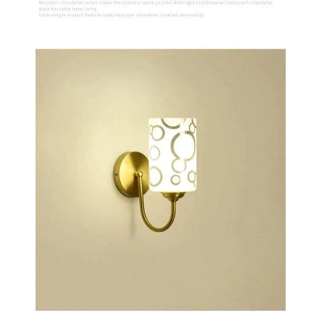 Mur de fond de salon nordique simple tout en cuivre