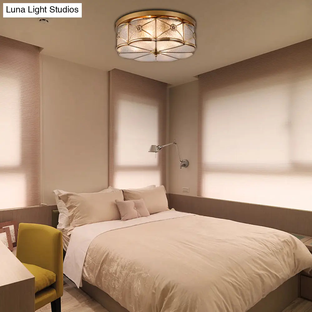 Scalloped Glass Bedroom Flush Mount Light - 14’/18’ W Colonial Brass Lamp With Seedy Shade