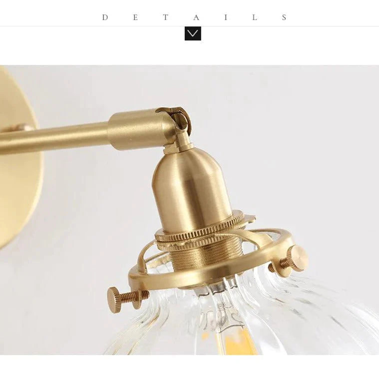 Le chevet de l'applique murale en cuivre de la chambre nordique