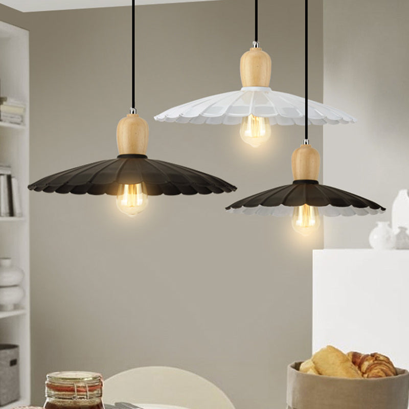 Stylish Vintage Hanging Lamp With Scalloped Edge Black/White Outer And White Inner Metal Pendant