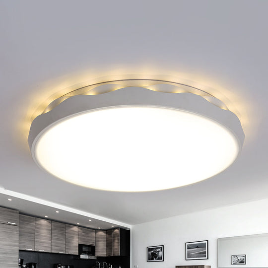 Minimalist Iron Ceiling Light 17’/21’ Dia Flush Mount White Rounded Design Led Scalloped Edge