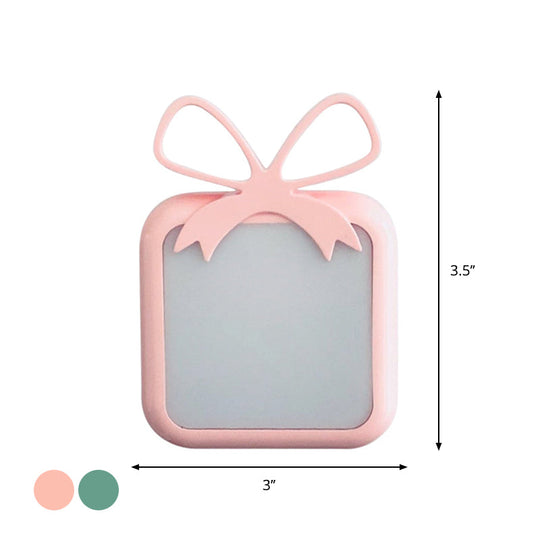 Childrens Light-Sensing Night Light - Gift-Shape Blue/Pink Plug-In Led Wall Lamp For Bedroom