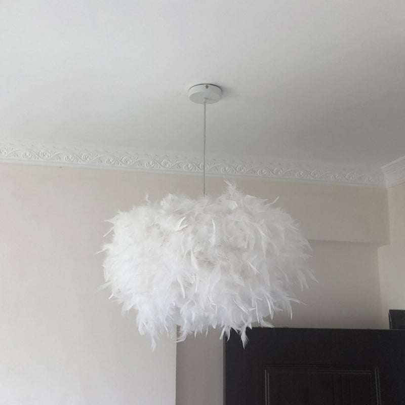 Lampe suspendue en plumes nordiques - Conception hémisphérique fabriquée à la main, ensemble d'éclairage suspendu blanc à 1 ampoule (11"/15"/19,5" W)