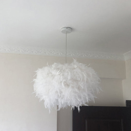 Lampe suspendue en plumes nordiques - Conception hémisphérique fabriquée à la main, ensemble d'éclairage suspendu blanc à 1 ampoule (11"/15"/19,5" W)