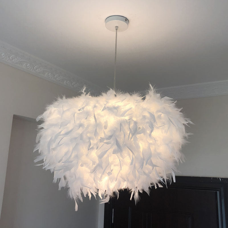 Lampe suspendue en plumes nordiques - Conception hémisphérique fabriquée à la main, ensemble d'éclairage suspendu blanc à 1 ampoule (11"/15"/19,5" W)