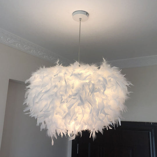 Lampe suspendue en plumes nordiques - Conception hémisphérique fabriquée à la main, ensemble d'éclairage suspendu blanc à 1 ampoule (11"/15"/19,5" W)