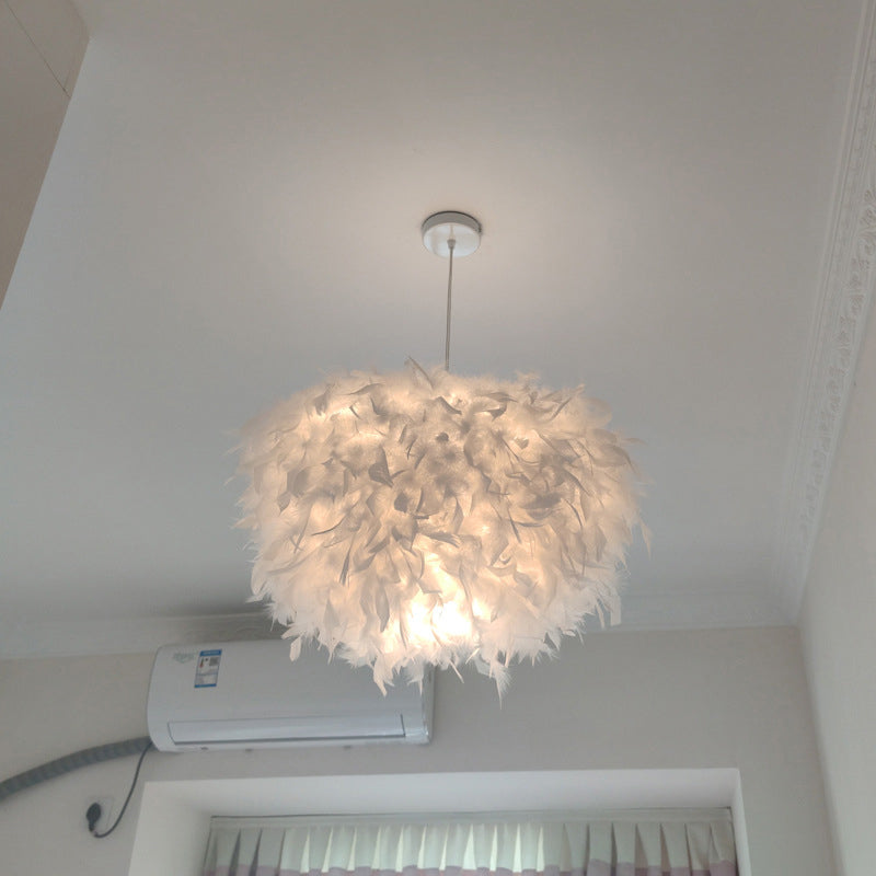 Lampe suspendue en plumes nordiques - Conception hémisphérique fabriquée à la main, ensemble d'éclairage suspendu blanc à 1 ampoule (11"/15"/19,5" W)