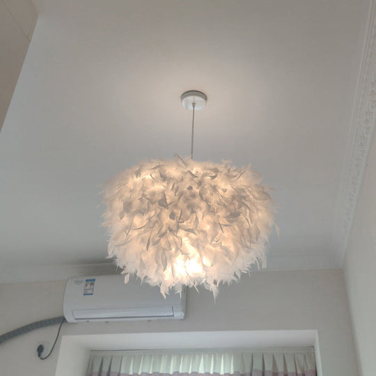 Lampe suspendue en plumes nordiques - Conception hémisphérique fabriquée à la main, ensemble d'éclairage suspendu blanc à 1 ampoule (11"/15"/19,5" W)