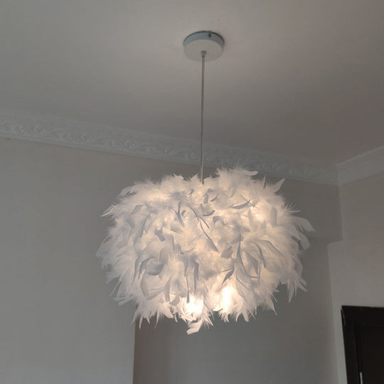 Lampe suspendue en plumes nordiques - Conception hémisphérique fabriquée à la main, ensemble d'éclairage suspendu blanc à 1 ampoule (11"/15"/19,5" W)
