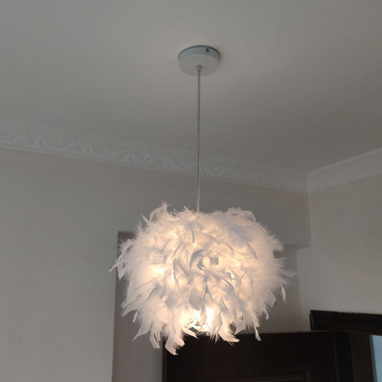 Lampe suspendue en plumes nordiques - Conception hémisphérique fabriquée à la main, ensemble d'éclairage suspendu blanc à 1 ampoule (11"/15"/19,5" W)
