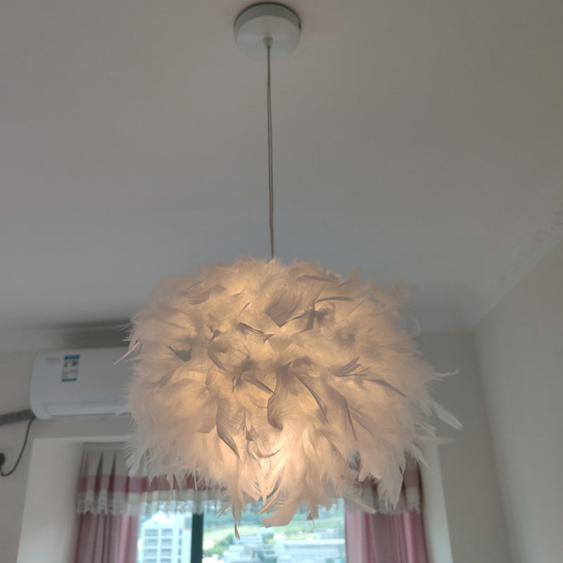 Lampe suspendue en plumes nordiques - Conception hémisphérique fabriquée à la main, ensemble d'éclairage suspendu blanc à 1 ampoule (11"/15"/19,5" W)