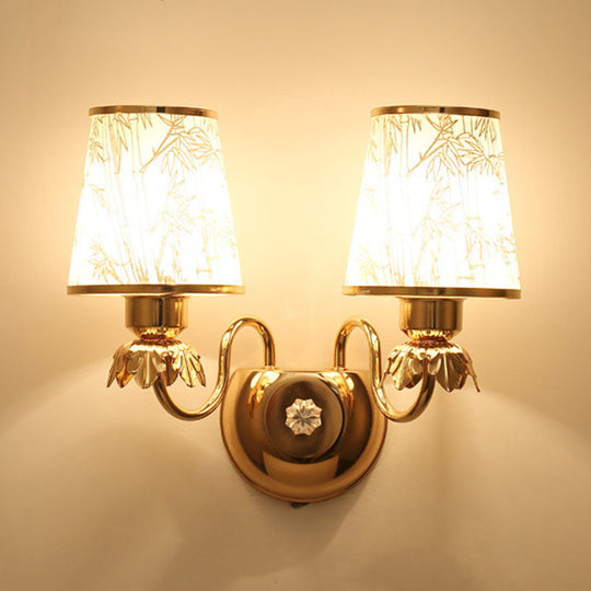 Contemporary Wall Mounted Lamp With Metallic Gold Finish And Geometrical Glass Shade 1 / E