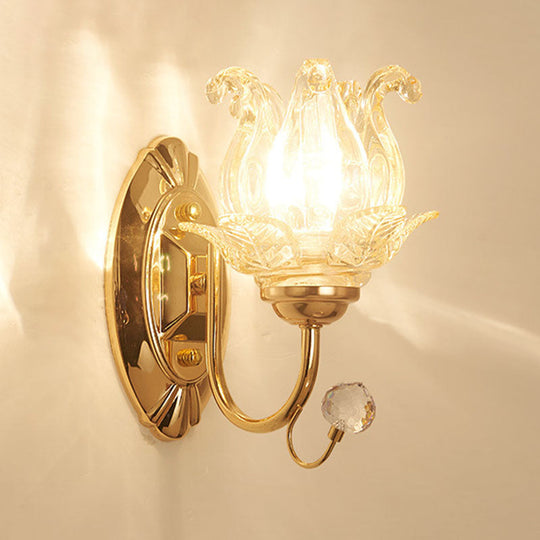 Contemporary Wall Mounted Lamp With Metallic Gold Finish And Geometrical Glass Shade 1 / C