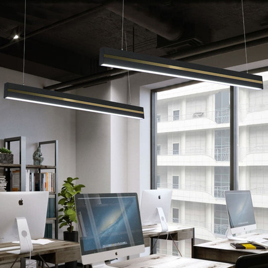 Suspension LED contemporaine en métal pour salle de réunion