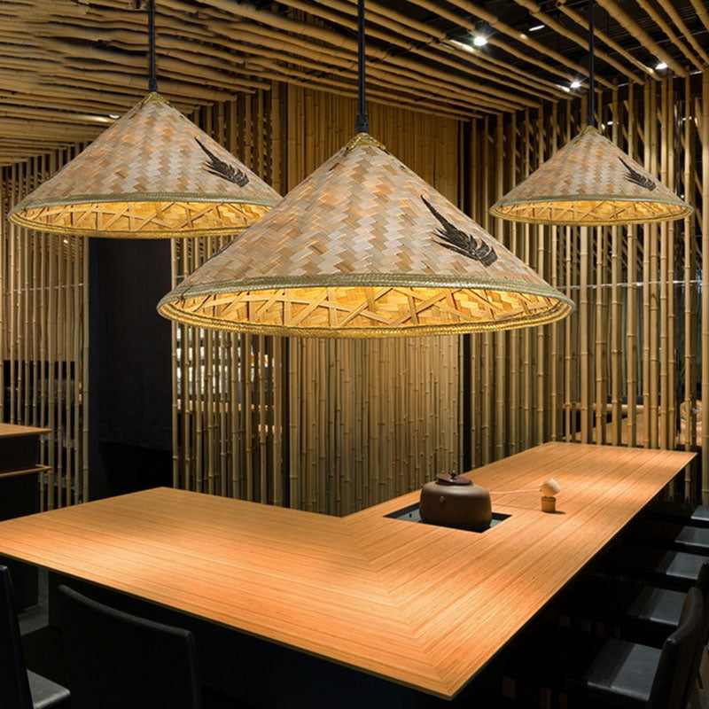 Plafonnier suspendu en forme de chapeau coolie en bambou d'Asie - Lampe suspendue en bois à une ampoule pour restaurants