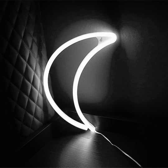 Crescent Shaped Battery-Powered Led Wall Light - Decorative White Night Lighting / Battery