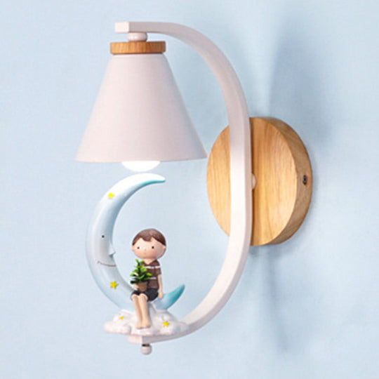 Kids Tapered Wall Lighting With Decorative Figurine In Metallic White
