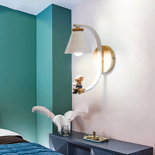 Kids Tapered Wall Lighting With Decorative Figurine In Metallic White / C