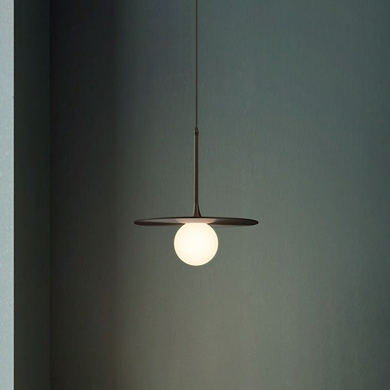Plafonnier métallique avec abat-jour en verre blanc - Lampe suspendue simple à une seule ampoule