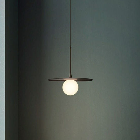 Plafonnier métallique avec abat-jour en verre blanc - Lampe suspendue simple à une seule ampoule