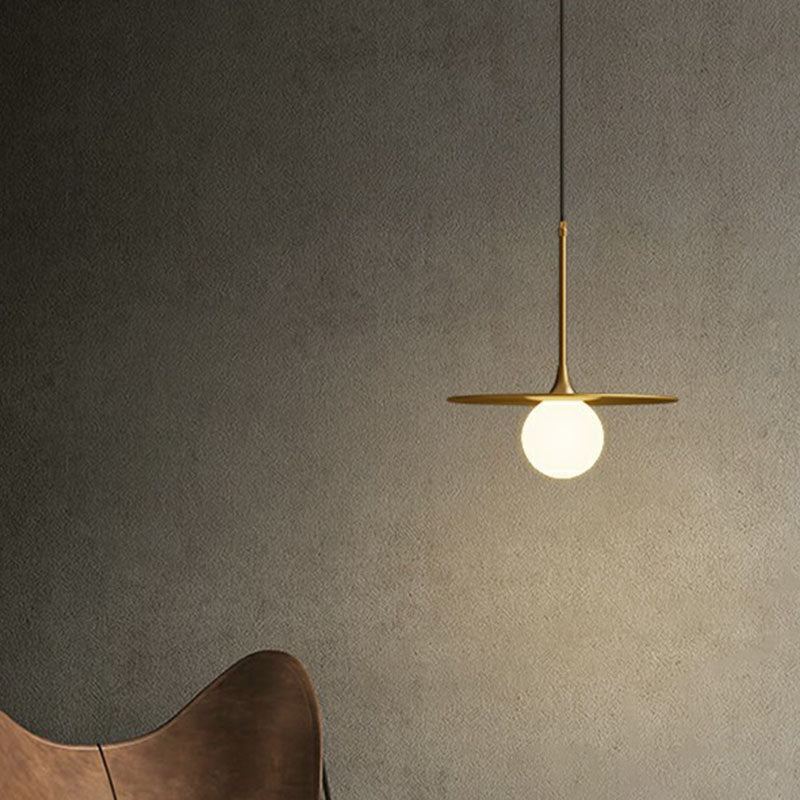 Plafonnier métallique avec abat-jour en verre blanc - Lampe suspendue simple à une seule ampoule