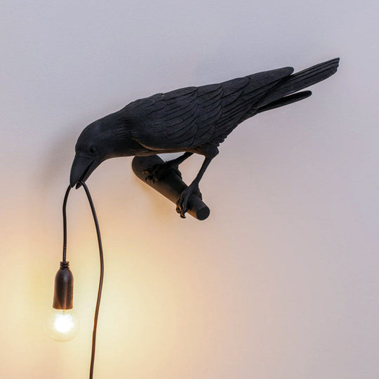 Raven Resin Wall Sconce: Artistic 1-Head Lamp With Exposed Bulb Design Black / Right