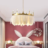 Lustre Gold Crown : suspension artistique en plumes avec décoration en cristal