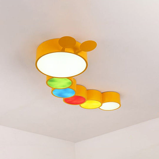 Éclairage d'apprentissage : luminaire à encastrer à LED en métal jaune avec un adorable motif de chenille de dessin animé pour les espaces de la maternelle