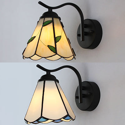 Traditional Tiffany Wall Lamp: Conical Sconce Lighting With Black Curved Arm In White/Beige -