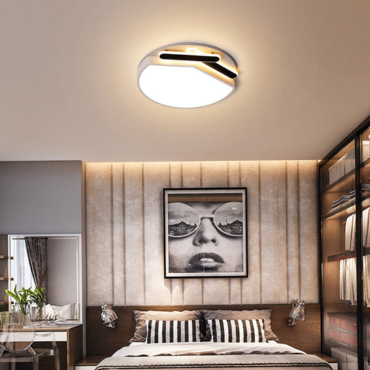 Contemporary Round Metal Ceiling Mounted Fixture: Gold/Black & White Led Light (16.5’/20.5’) -