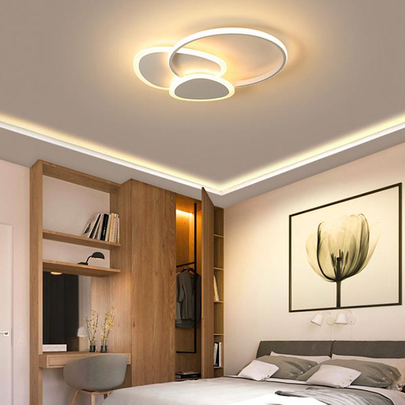 Stylish Flaky Triangle Ceiling Light: Modern Acrylic Led Flush Mount Lamp (16’/18’ W) In