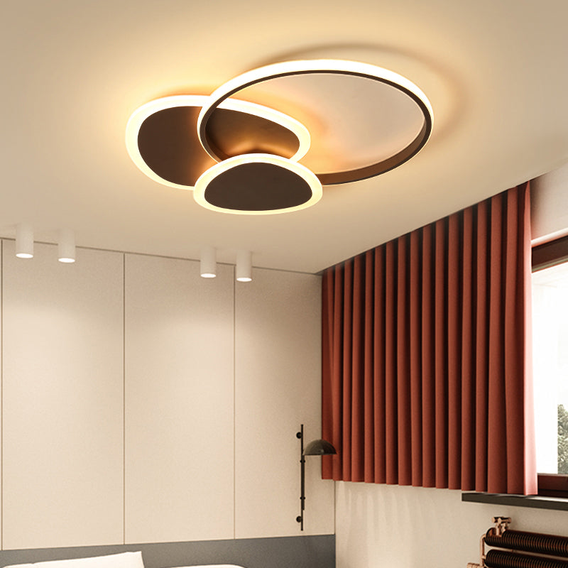 Stylish Flaky Triangle Ceiling Light: Modern Acrylic Led Flush Mount Lamp (16’/18’ W) In