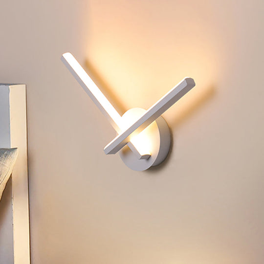 Minimalist Led Wall Sconce In Warm/White Light With Linear Acrylic Design Black/White