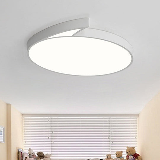 Modern Round Flush-Mount Ceiling Light - Black/White 18/21.5 Led Acrylic Flushmount With Fin Detail