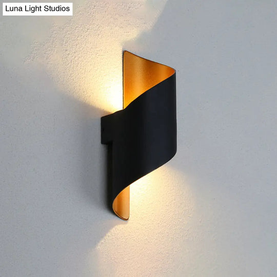 Aluminum Led Wall Sconce With Spiral Design & Gold Inner In Black/White
