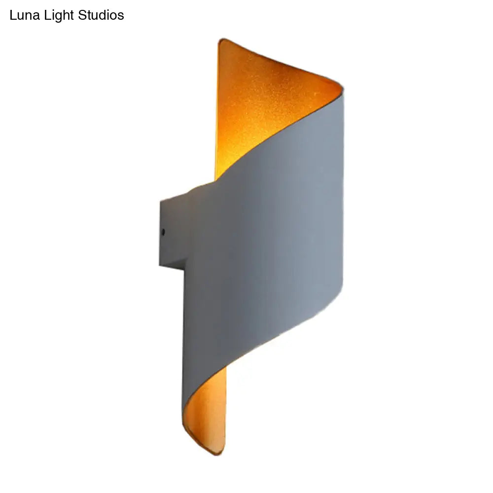 Aluminum Led Wall Sconce With Spiral Design & Gold Inner In Black/White