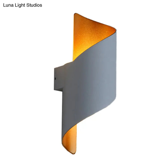 Aluminum Led Wall Sconce With Spiral Design & Gold Inner In Black/White