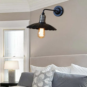 Black Vintage Scalloped Wall Sconce - 9.5/13 Dia 1-Light Metallic Mount For Bedroom / 9.5
