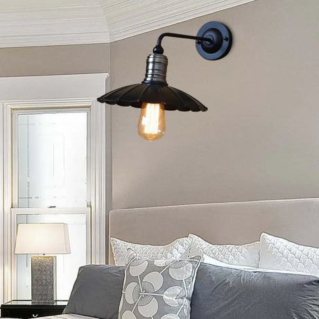 Black Vintage Scalloped Wall Sconce - 9.5/13 Dia 1-Light Metallic Mount For Bedroom / 9.5