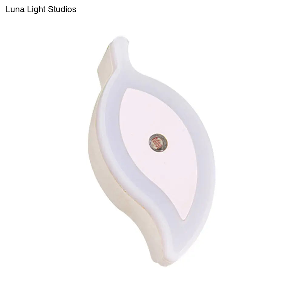 Cartoon Plug-In Led Night Lamp For Kids Room - Plastic Leaf Mini Wall Lighting In Green/Pink/White
