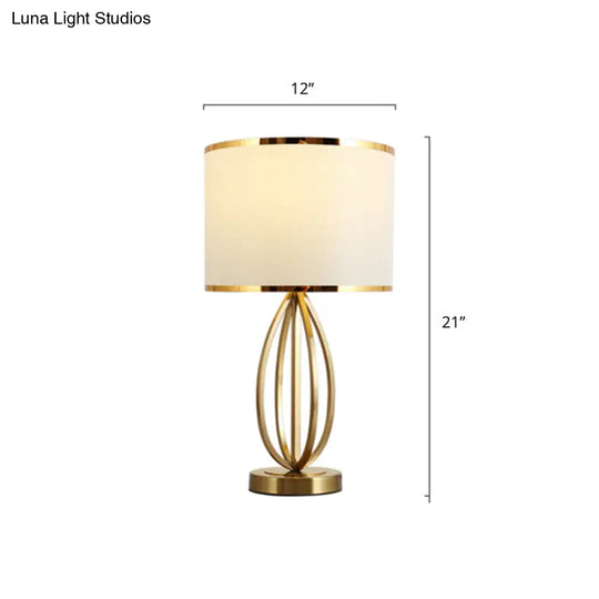 Classic Round Table Lamp With Fabric Shade - Perfect For Study Room
