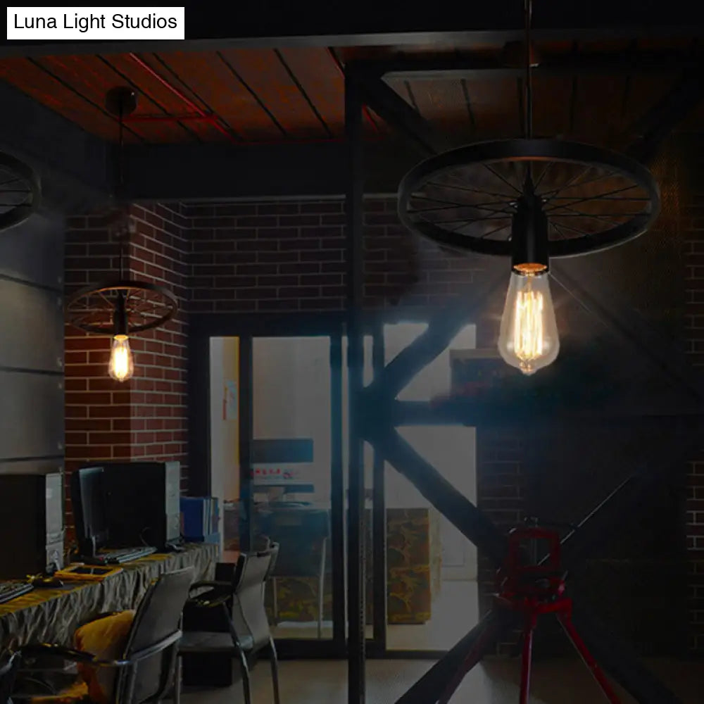 Industrial Black Metal Wagon Wheel Pendant Lamp For Restaurants