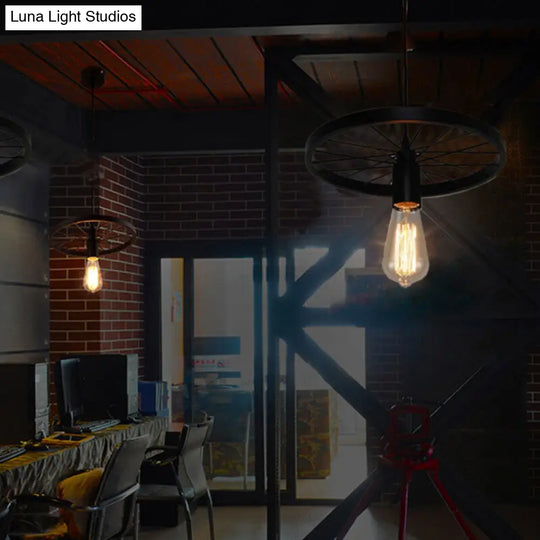 Industrial Black Metal Wagon Wheel Pendant Lamp For Restaurants